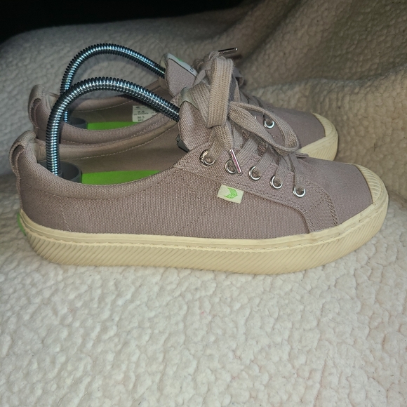 Cariuma women's low canvas sneaker size 7.5 - Picture 5 of 8